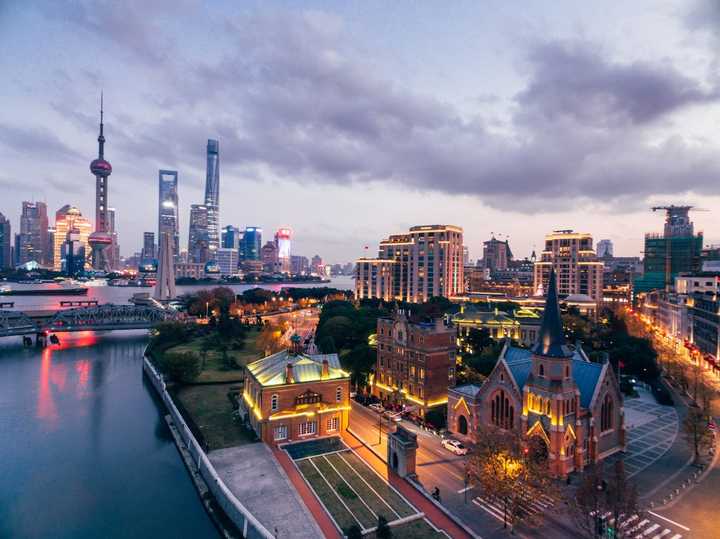 上海,东方明珠的繁华璀璨